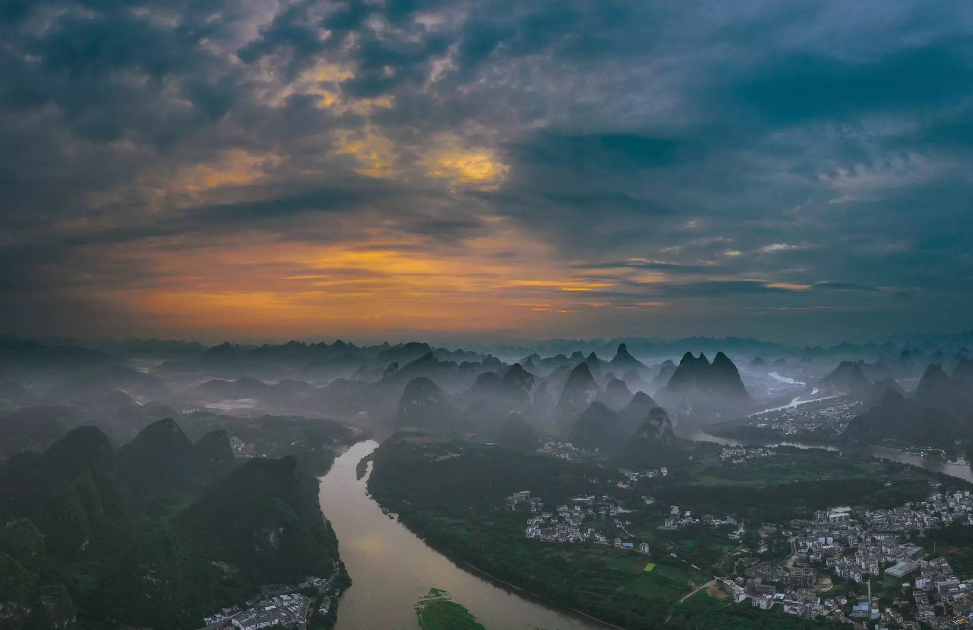 WHAT ARE THE TOP ATTRACTIONS TO VISIT IN GUILIN?
